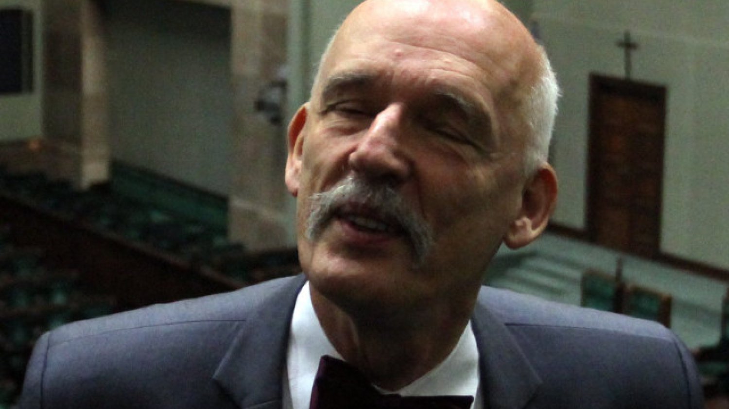 Janusz Korwin-Mikke wyjaśnił, że "woli być uważany za ruskiego agenta niż za człowieka, który wierzy w hel, mgłę, Wielki Magnes i brzozę"