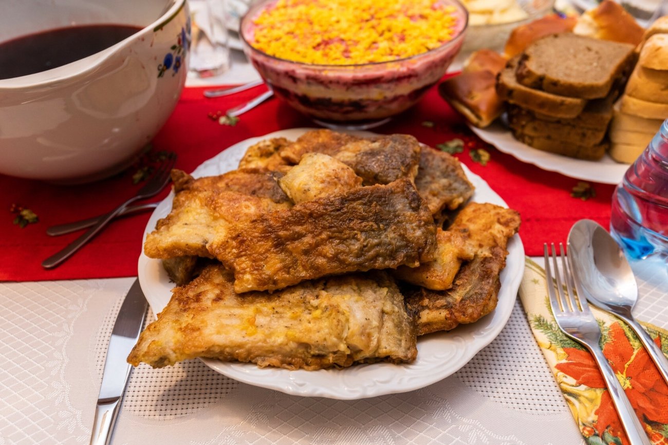 Naukowcy wymyślili nowy produkt. Stworzyli chipsy z karpia – karpioki