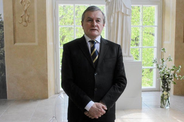 Minister Piotr Gliński nie nadaje się na bohatera
