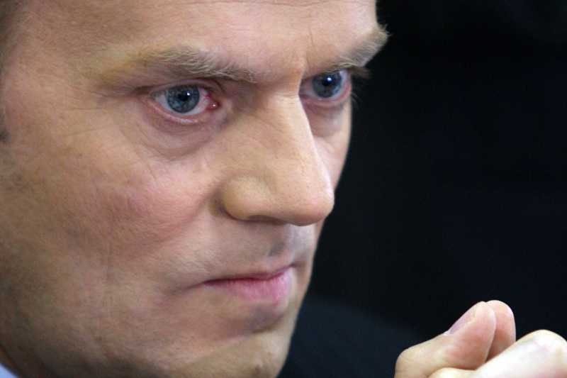 2008: Donald Tusk zaczyna walkę z kryzysem finansowym. Przedstawił wart 91 mld zł Plan Stabilności i Rozwoju, który miał ochronić Polskę przed skutkami światowego kryzysu.