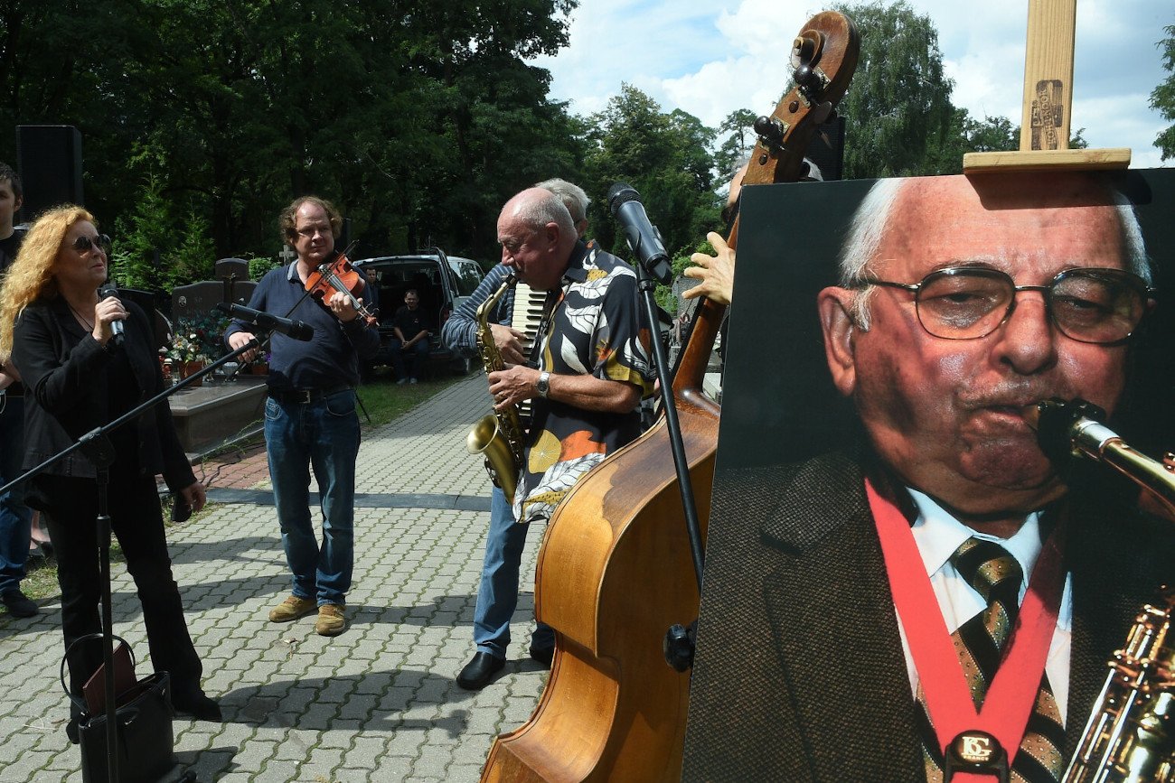 W kościele pw. Matki Bożej Częstochowskiej odbyła się msza pogrzebowa muzyka jazzowego i kompozytora Jerzego "Dudusia" Matuszkiewicza.
