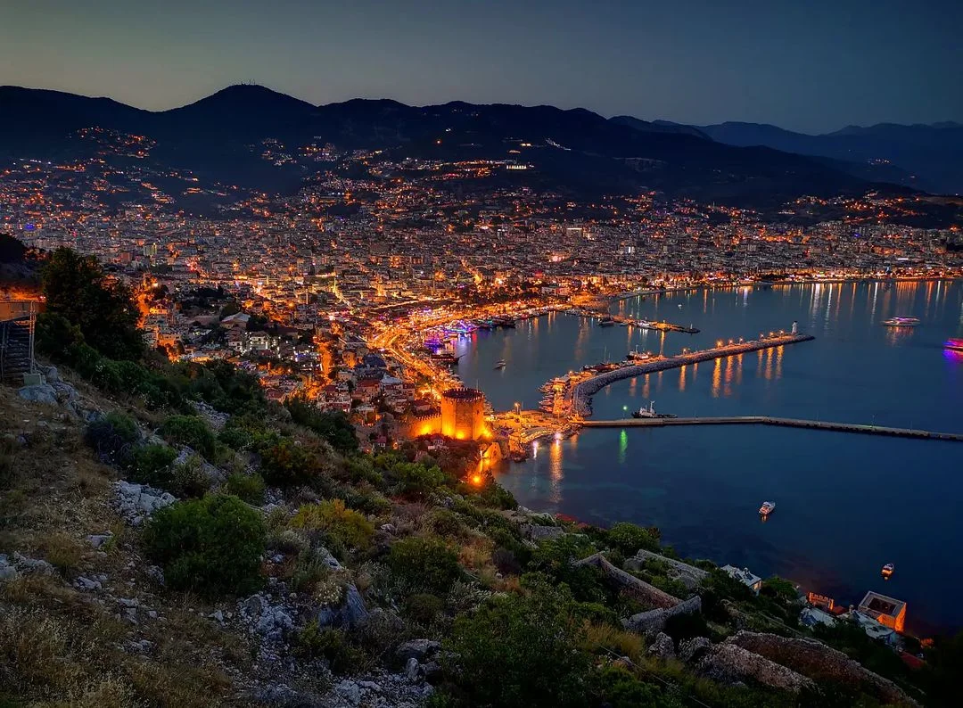 Alanya nocą.