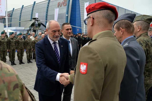 Od początku rządów Antoniego Macierewicza z wojska odeszło 26 generałów.