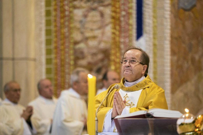 Ojciec Rydzyk tłumaczył, że dostał dwa samochody od bezdomnego pana Stanisława. Sprawie ma się przyjrzeć CBA.