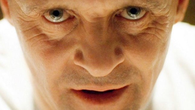 Psychopaty nic nie wzrusza ani nie porusza, ich emocje są płytkie. Dotyczy to zwłaszcza poczucia wstydu, zakłopotania czy poczucia winy. Rzadko biorą odpowiedzialność za swoje postępowanie, są mistrzami manipulacji będąc jednocześnie bardzo pewnymi siebie