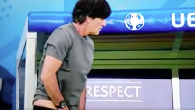 Kamery zarejestrowały, co robił trener niemieckiej drużyny podczas meczu z Ukrainą.