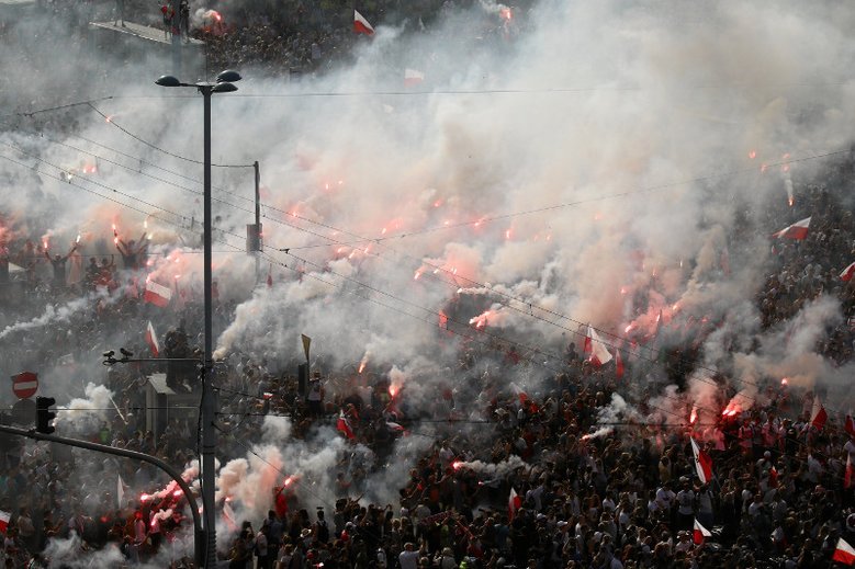Hanna Gronkiewicz-Waltz już raz przerwała marsz 1 sierpnia. Teraz zapowiada, że jak będą odpalane race lub wykrzykiwane rasistowskie hasła, to rozwiąże Marsz Niepodległości.