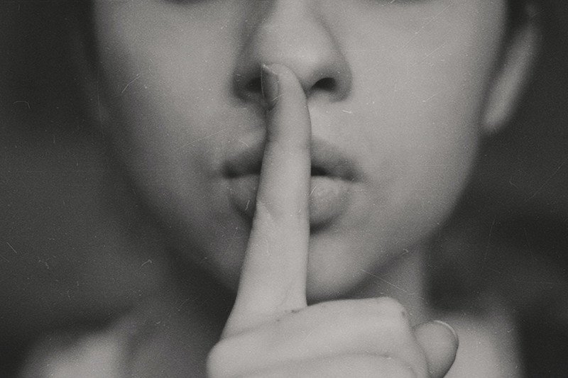 Kobiety ostrzegają się przed niebezpiecznymi mężczyznami. Dla niektórych to powód do żartów