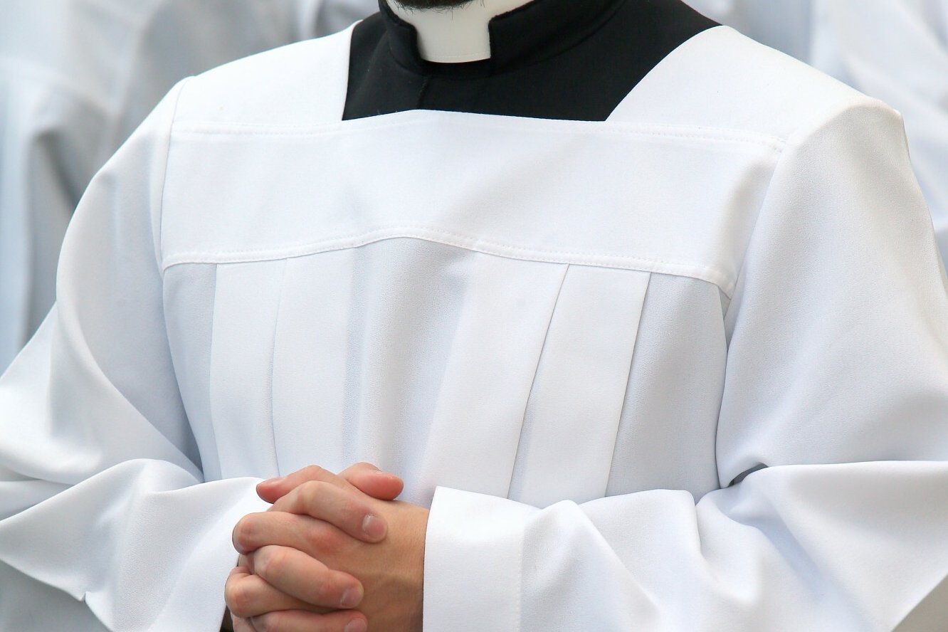 Orgia na plebanii w Dąbrowie Górniczej. Poważne zarzuty dla ks. Tomasza Z.