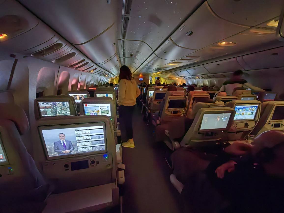 Zasnęła podczas lotu. Pasażer zrobił zdjęcia jej bielizny