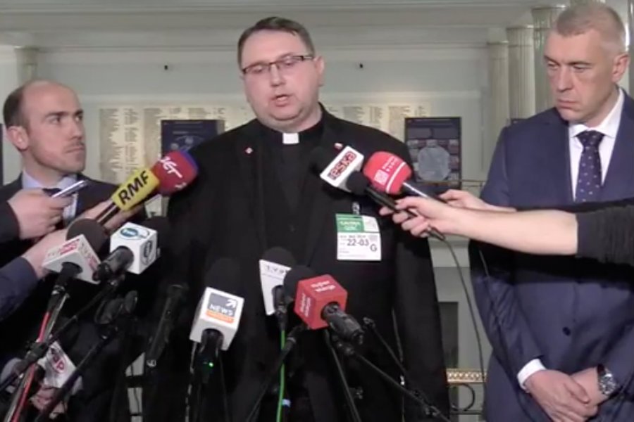 Kornel Morawiecki stanowczo reaguje na zarzuty księdza Tomasza Jegierskiego.