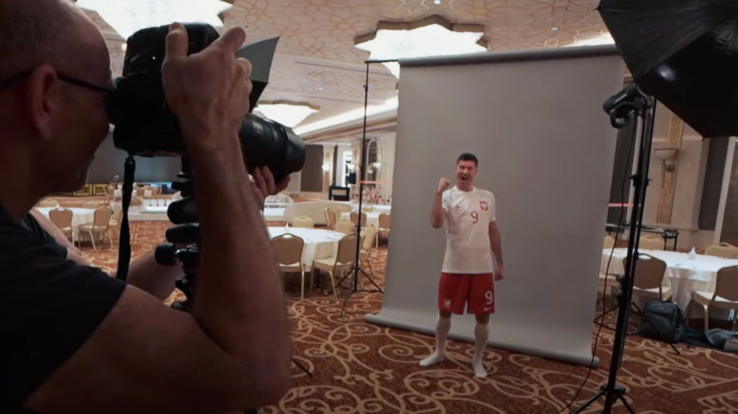 Robert Lewandowski był jednym z głównych bohaterów sesji zdjęciowej, którą Biało-Czerwoni zaliczyli na potrzeby FIFA.