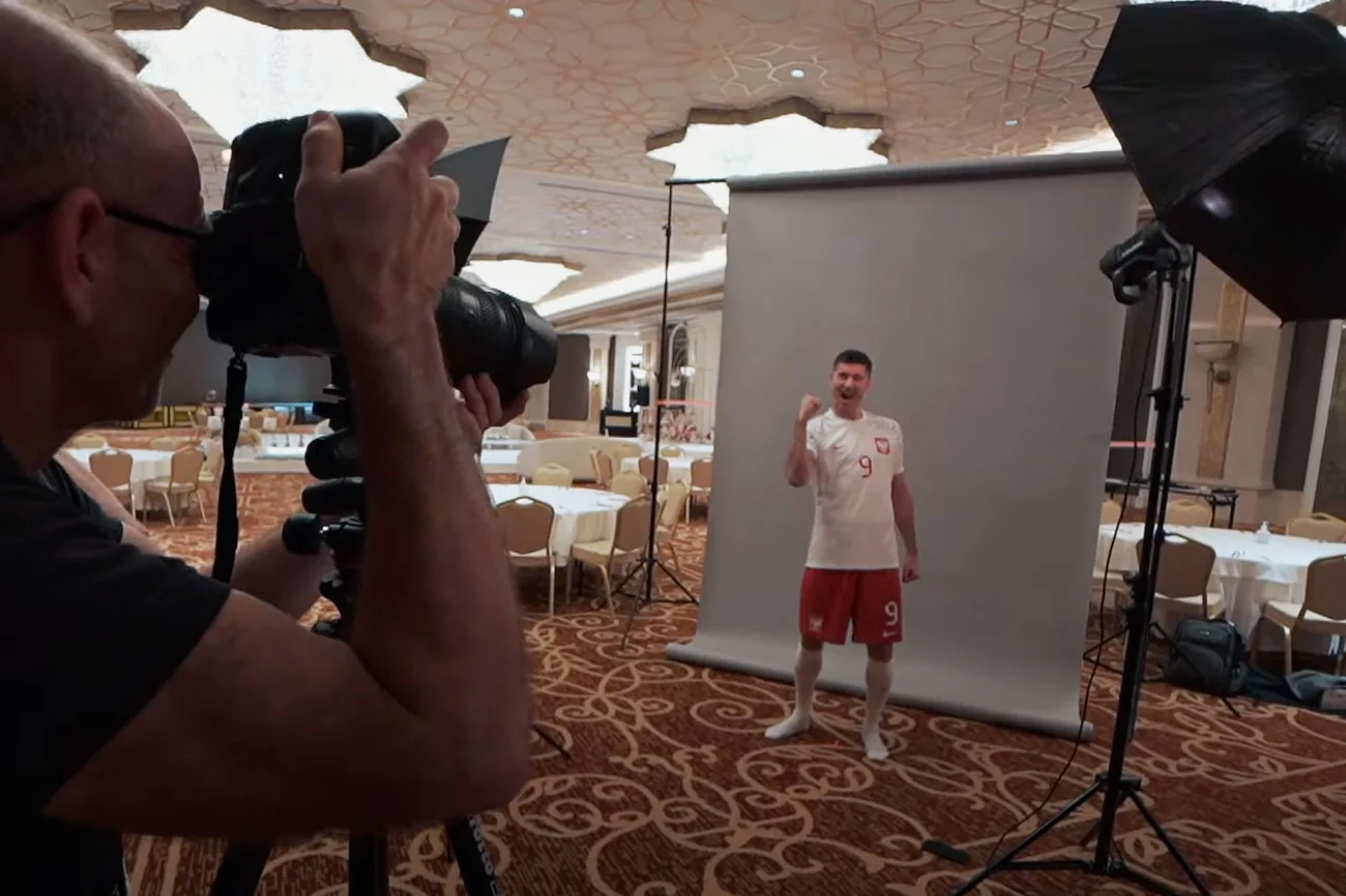 Robert Lewandowski był jednym z głównych bohaterów sesji zdjęciowej, którą Biało-Czerwoni zaliczyli na potrzeby FIFA.