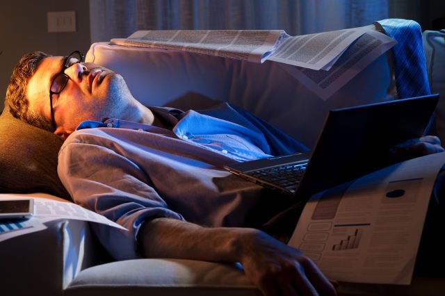 Jedną z recept na wysypianie się jest sen polifazowy z... pobudkami w środku nocy