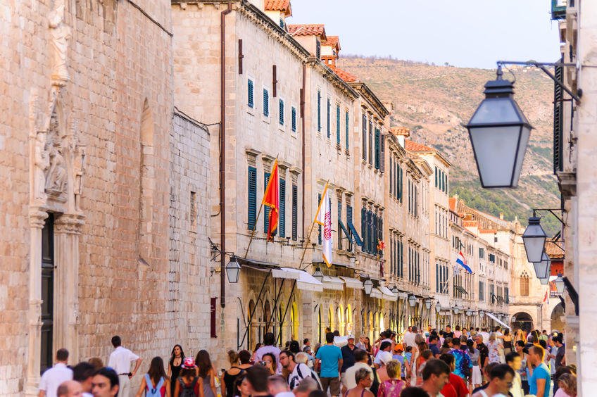 Dubrownik latem tonie w tłumie turystów z całego świata.