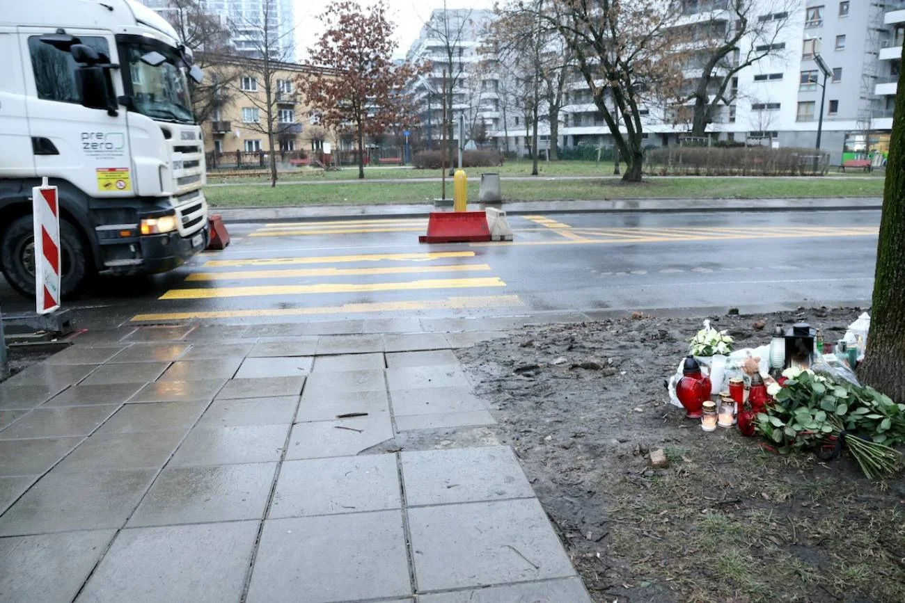 Ta tragedia niczego nas nie nauczyła. Ile osób musi zginąć, żebyśmy przejrzeli na oczy? Wypadek na Ordona w Warszawie. Tragedie na drodze niczego nas nie uczą