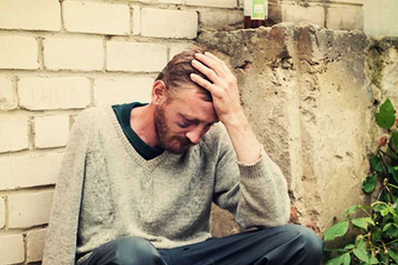 W Holandii bezdomnych alkoholików za pracę wynagradza się alkoholem.