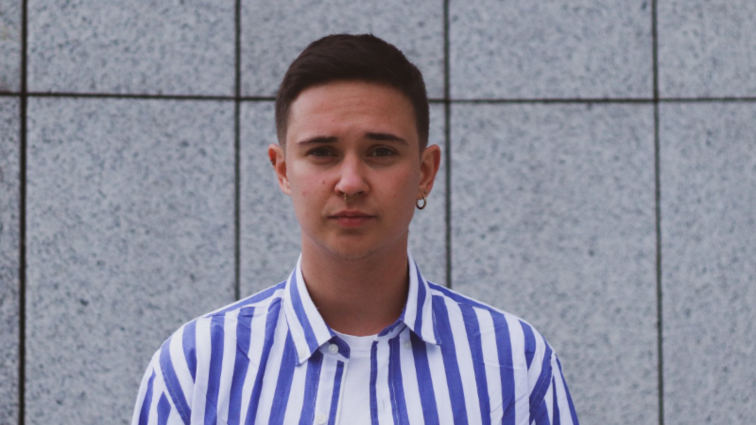 Anton Ambroziak jest dziennikarzem portalu OKO.press i współpracuje z Fundacją Trans-Fuzja.