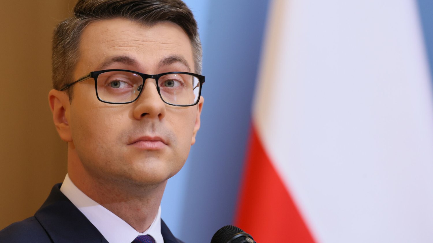 Rzecznik rządu Piotr Mueller rozmawiał z Konradem Piaseckim m.in. o powiązaniach premiera z rosyjskim biznesem.