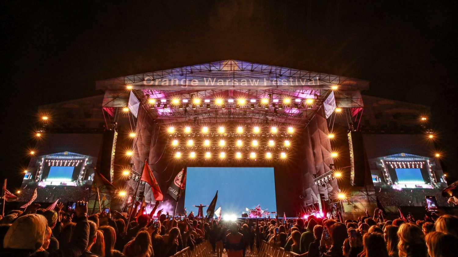 Największy festiwal muzyczny w Warszawie. Najważniejsze wydarzenie muzyczne i kulturalne stolicy. Jeden z najbardziej dostępnych festiwali muzycznych w Europie. Poznajcie historię świętującego w tym roku 15-lecie Orange Warsaw Festival (OWF).