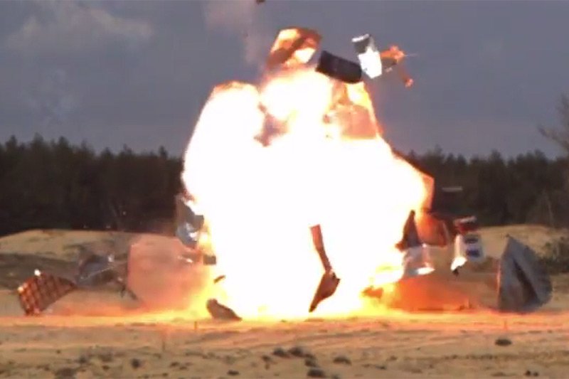 Przygotowany przez powołaną przy MON podkomisję smoleńską film obfitował w spektakularne sceny. Ożywił teorie o zamachu, ale nie dał na to żadnych twardych i niepodważalnych dowodów.