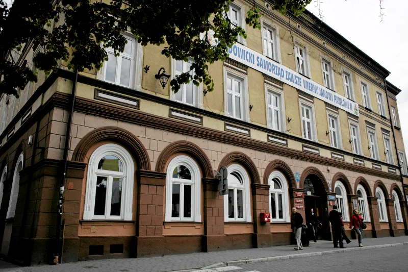 WADOWICE , BUDYNEK URZĘDU MIASTA PRZY PLACU JANA PAWŁA II 23.