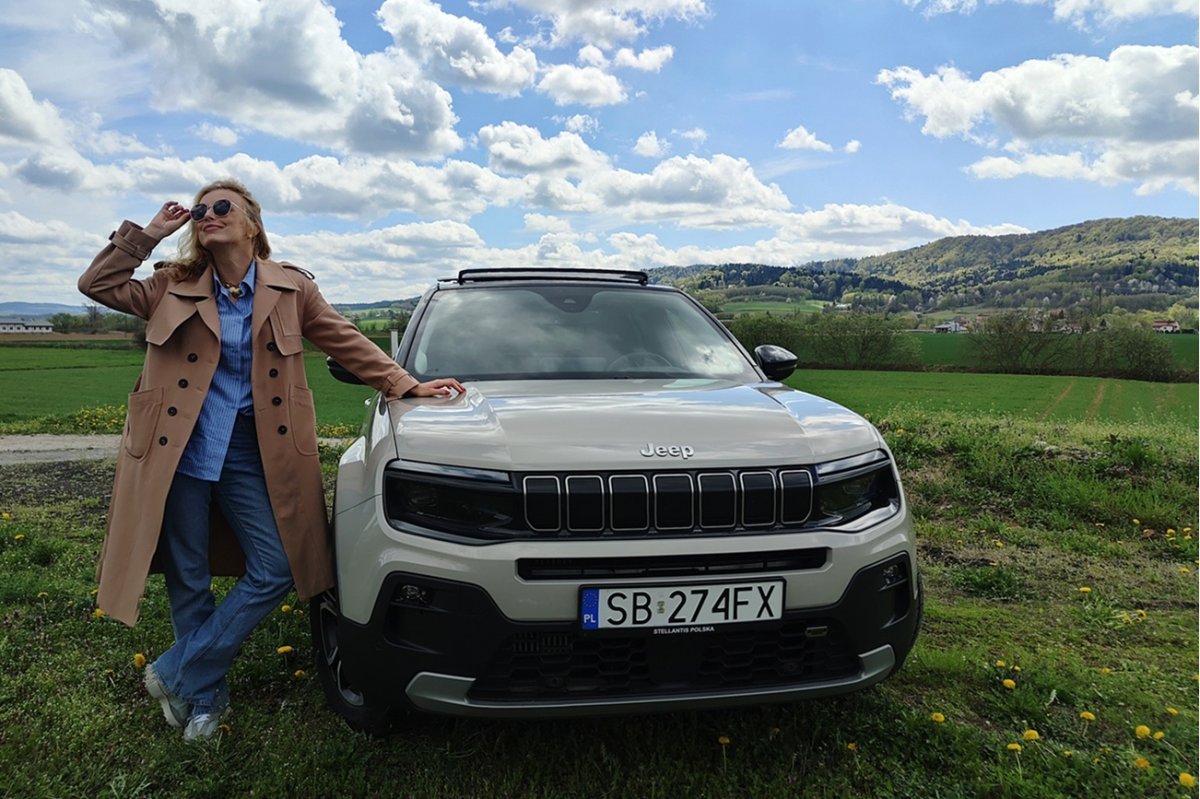 Crossover, który uroczo "udaje" terenówkę. Jaki jest Jeep Avenger e-Hybrid i co pokazał w trasie?