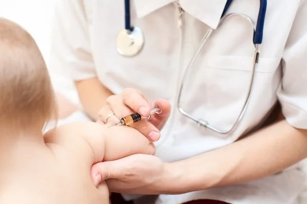 GIS uspokaja: w Polsce nie zaszczepionych na odrę jest tak mało osób, że żadna epidemia nam nie grozi.