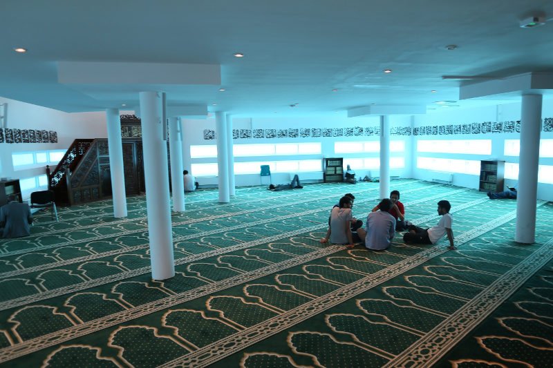 Zwiedzanie meczetu zostało odwołane z powodu nienawistnych komentarzy w sieci.