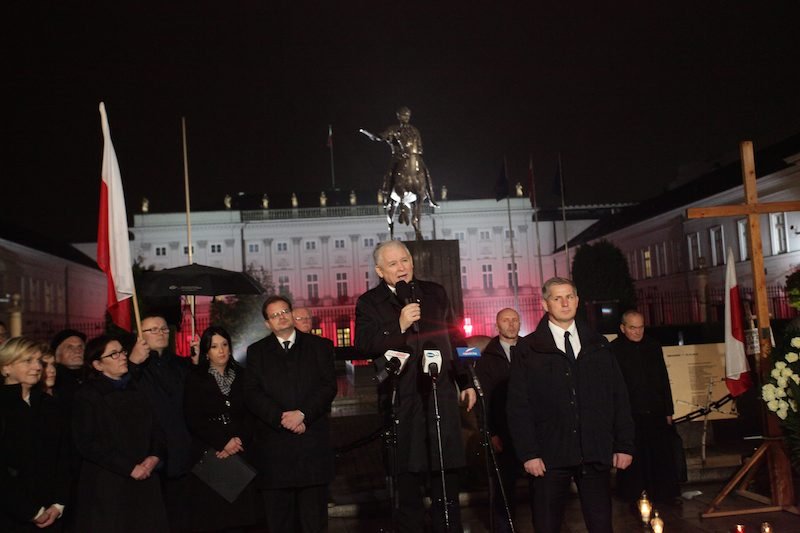 Miesięcznice smoleńskie jako zgromadzenia cykliczne będą miały pierwszeństwo.