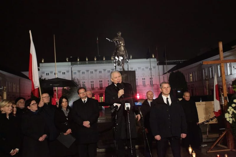 Miesięcznice smoleńskie jako zgromadzenia cykliczne będą miały pierwszeństwo.
