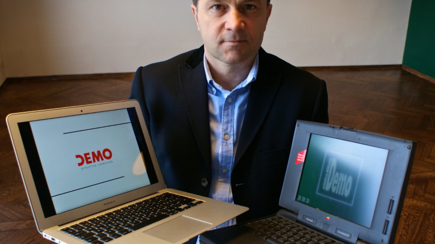 Szalone lata 90. Jak powstawały reklamy 20 lat temu? Na zdjęciu Jacek Sadowski.