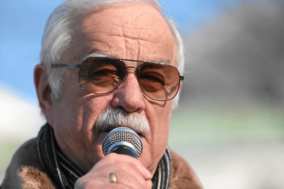 Jan Pietrzak podczas akcji protestacyjnej przeciwko nowelizacji ustawy o szkolnictwie wyższym (02.03.2011)