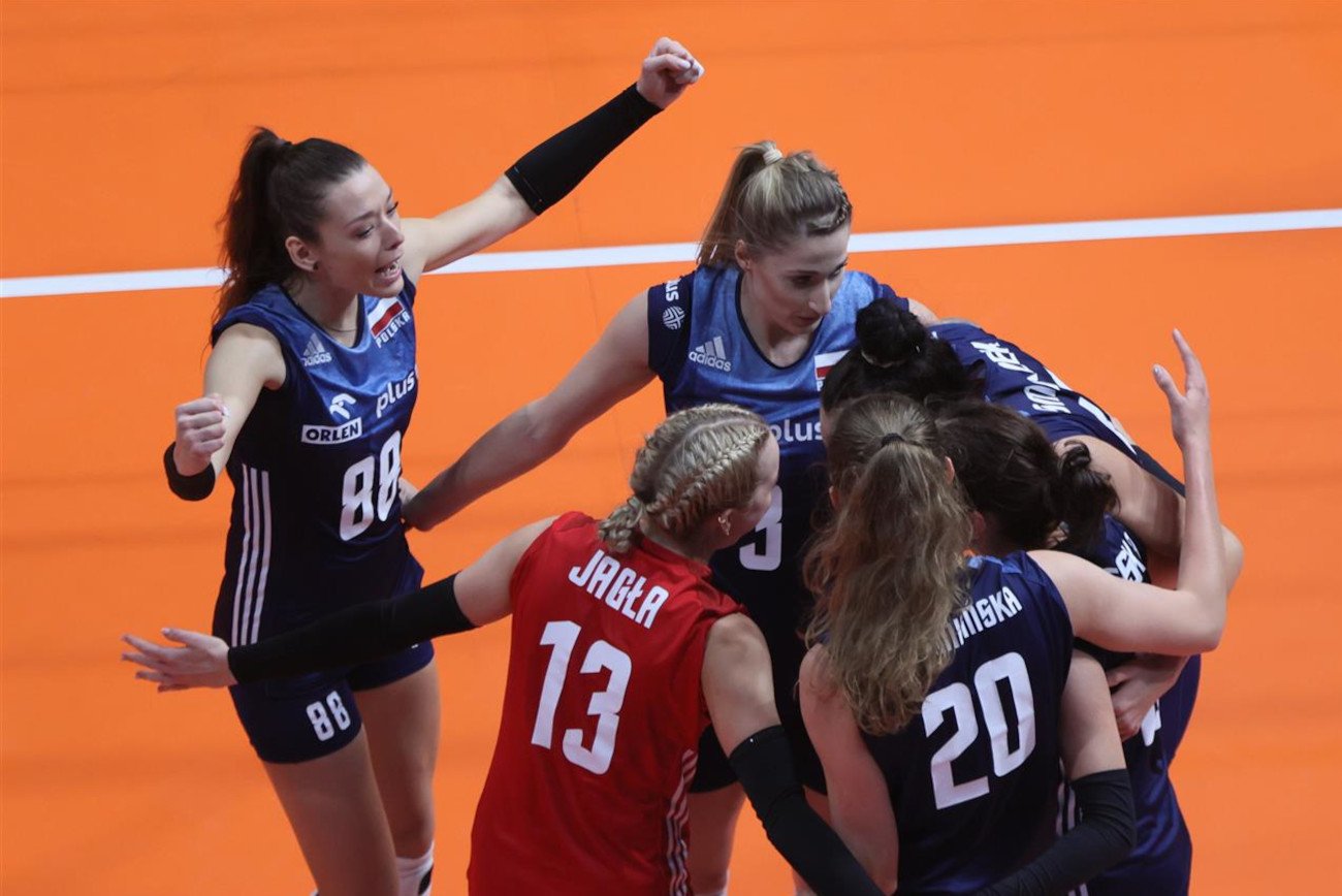 Polki rozbiły Hiszpanki w trzech setach i dopisały czwarte kolejne zwycięstwo na mistrzostwach Europy.