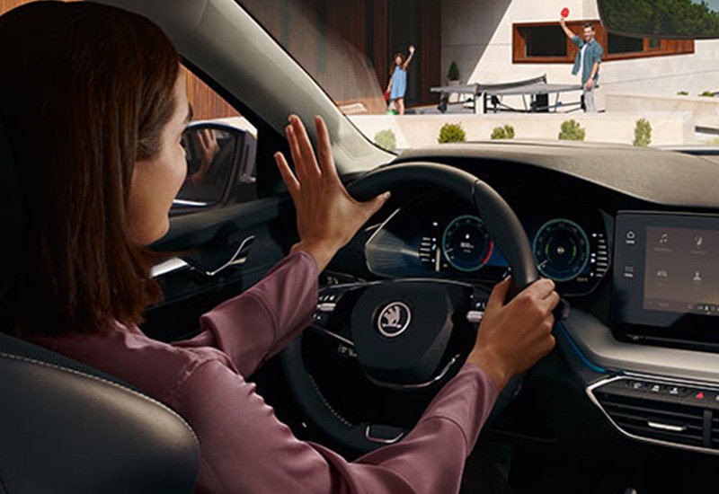 Nowa Škoda Octavia ma stylowe i komfortowe wnętrze, które sprawdzi się do codziennej jazdy po mieście, a także nie zawiedzie nikogo w dalekiej trasie.