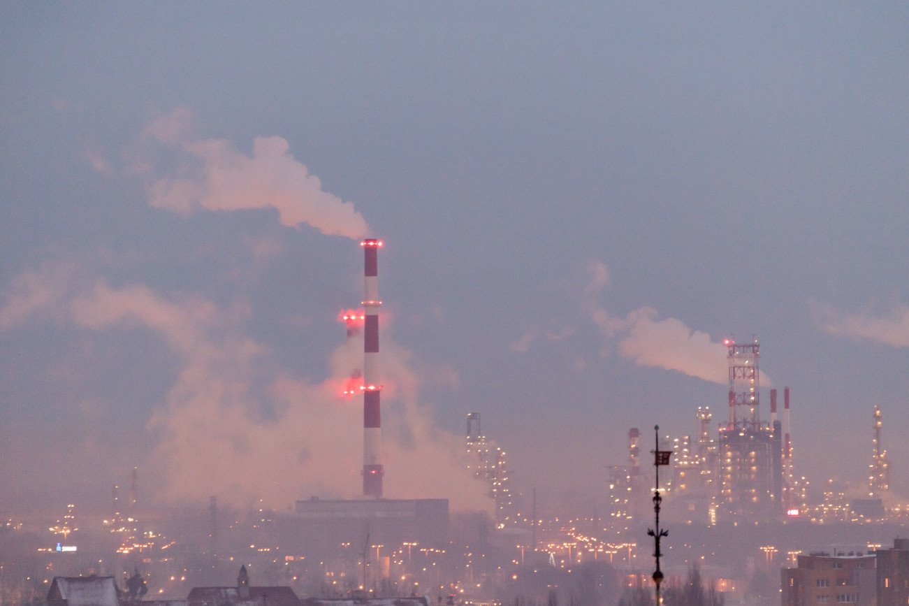 Alerty RCB dla części powiatów w Polsce. Niebezpieczny pył w powietrzu.