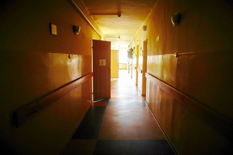 15-letni Emanuel miał być bity kablem od ładowarki. Nikt z pracowników i dyrekcji DPS-u nie chce w to uwierzyć. Kontrolę postanowiły jednak przeprowadzić urzędy, a śledztwo wszczęła prokuratura.