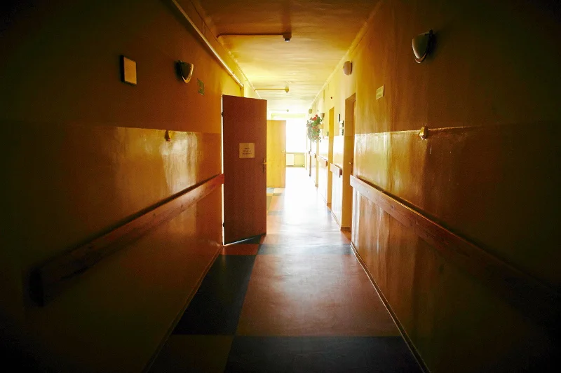 15-letni Emanuel miał być bity kablem od ładowarki. Nikt z pracowników i dyrekcji DPS-u nie chce w to uwierzyć. Kontrolę postanowiły jednak przeprowadzić urzędy, a śledztwo wszczęła prokuratura.