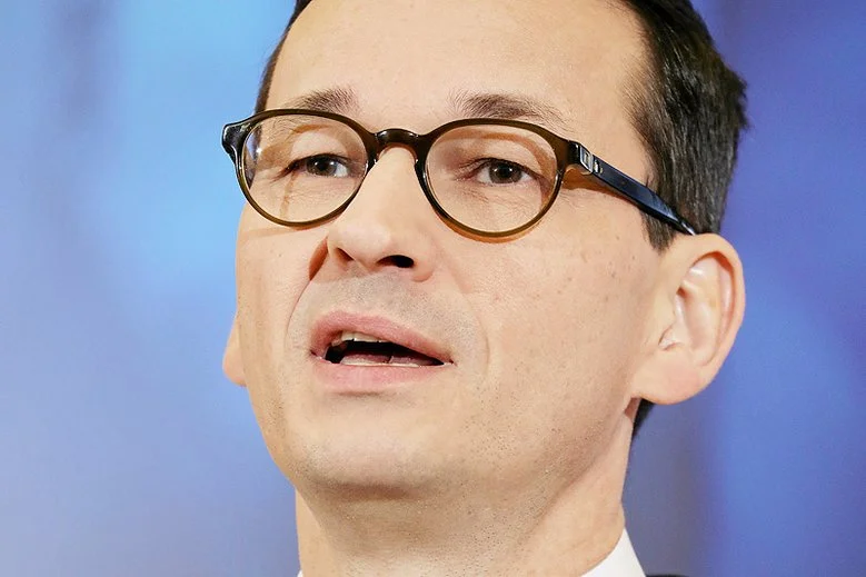 Tym razem PiS odrobinę traci w sondażu CBOS, ale i tak ma dużą przewagę nad opozycją.