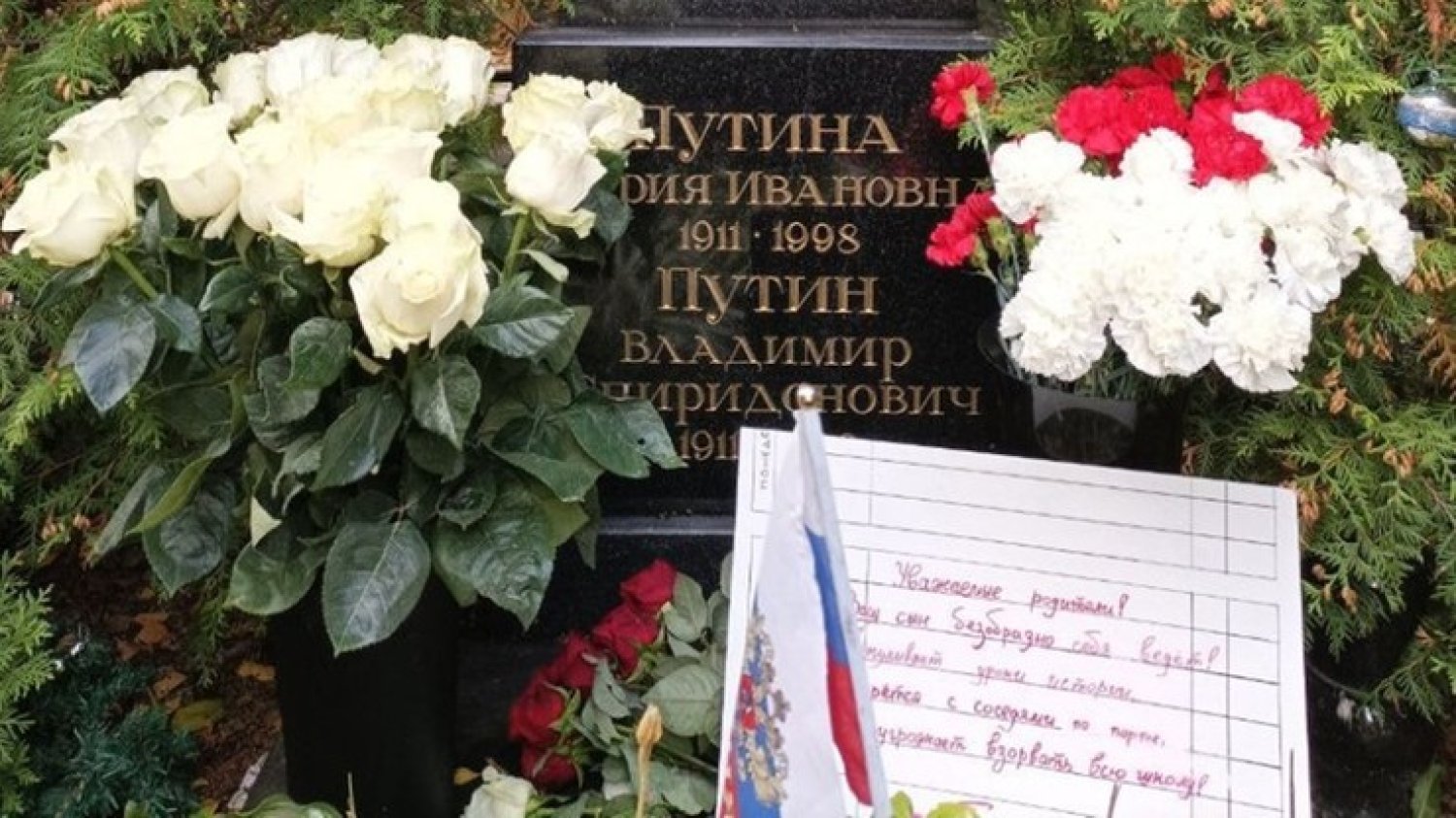 Rosyjscy aktywiści zostawili na grobie rodziców Władimira Putina list