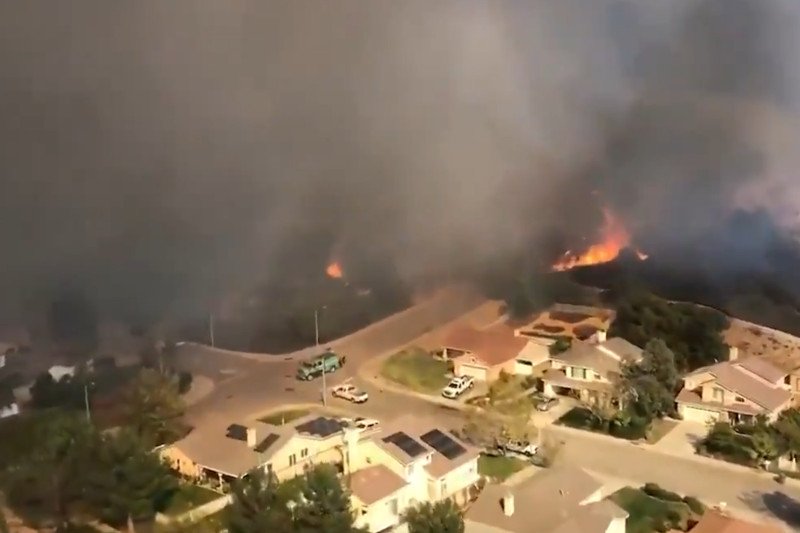 Okolice Los Angeles trawi coraz większy pożar.
