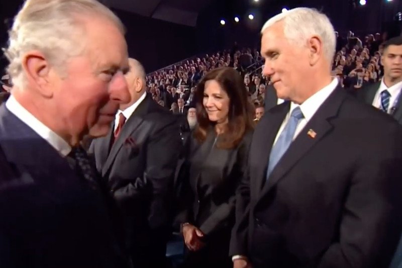 Książę Karol nie podał ręki podczas oficjalnego powitania wiceprezydentowi USA. Okazuje się, że tego dnia spotkał się Mike'em Pence'em już wcześniej.