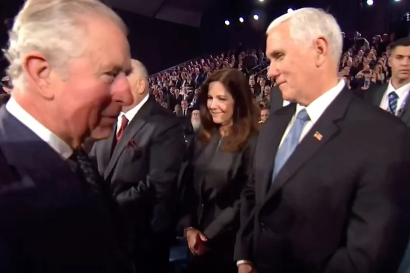Książę Karol nie podał ręki podczas oficjalnego powitania wiceprezydentowi USA. Okazuje się, że tego dnia spotkał się Mike'em Pence'em już wcześniej.