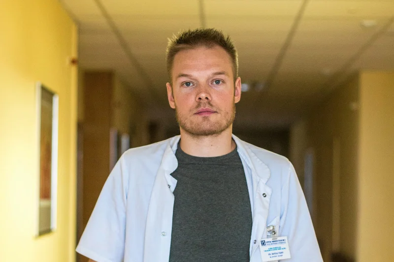 Bartosz Fiałek otrzymuje codziennie kilkadziesiąt wiadomości od lekarzy, którzy opowiadają o tym, jak wygląda praca w czasie epidemii. Większość woli zostać anonimowa.