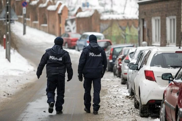 Policja interweniowała w Wigilię w związku z podejrzeniem łamania restrykcji.