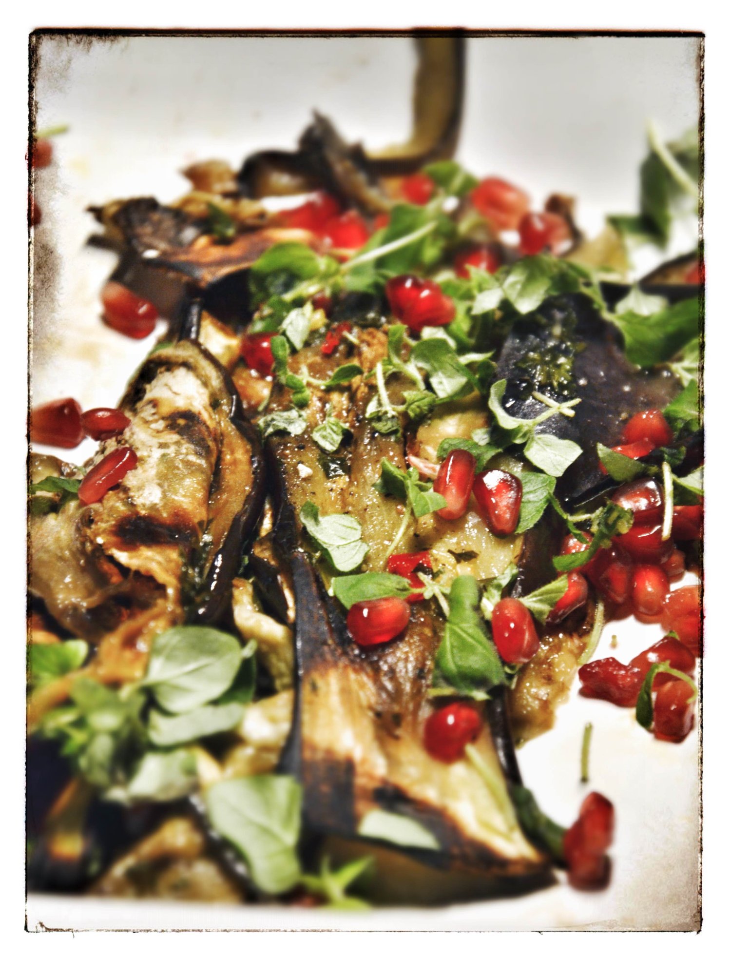 Bakłażan w granatowych koralach