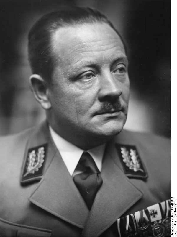 Erich Koch - nazistowski zbrodniarz, który mógł znać miejsce ukrycia zaginionej komnaty.