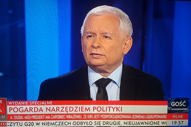 Jarosław Kaczyński jednak nadal nie wie co się stało w Smoleńsku. Jest przekonany, że opozycja ponosi moralną odpowiedzialność za jego śmierć.
