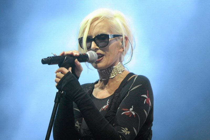 Wokalistka zmarła w 2018 roku w wyniku choroby nowotworowej.