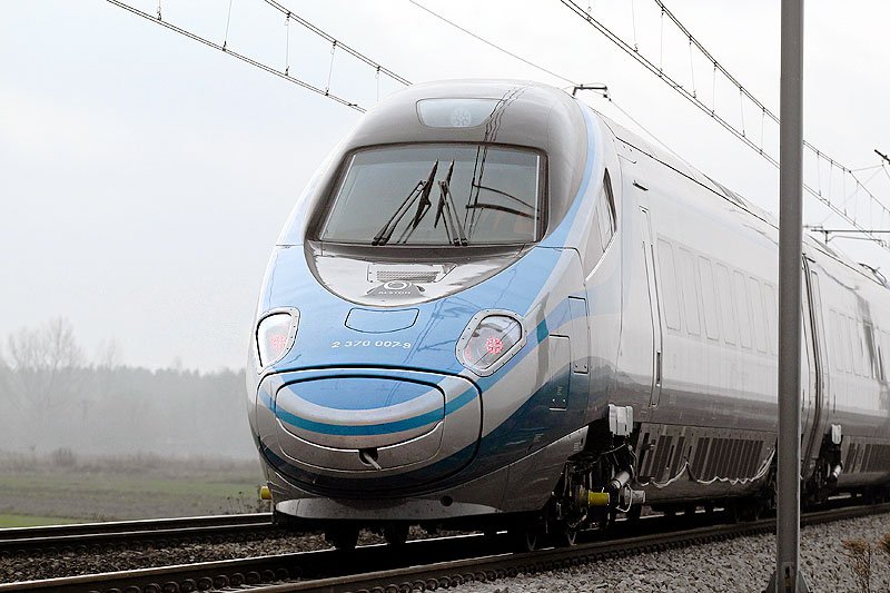 Pociągi Pendolino zanotowały w piątek nawet 100-minutowe opóźnienia.